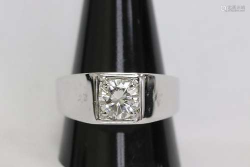 A heavy 14K W/G diamond ring w/ GIA report