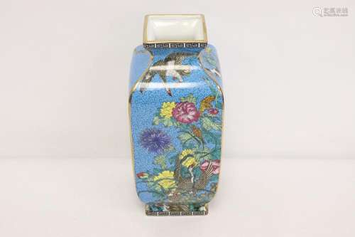 Fine Chinese famille rose square vase