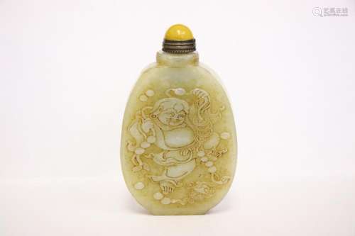 Chinese celadon jade snuff bottle