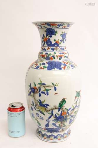 Fine Chinese famille rose porcelain vase