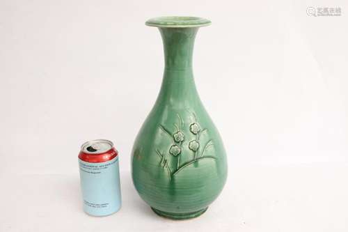 Chinese light green glazed porcelain vase