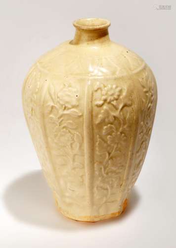 A DING YAO CARVED VASE,MEIPING.C001