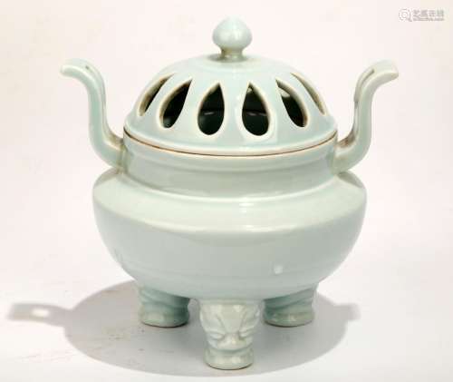 A YINGQING GLAZED HOLLOWED-OUT JRA AND COVER.C009
