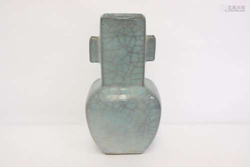 A Song style crackleware vase