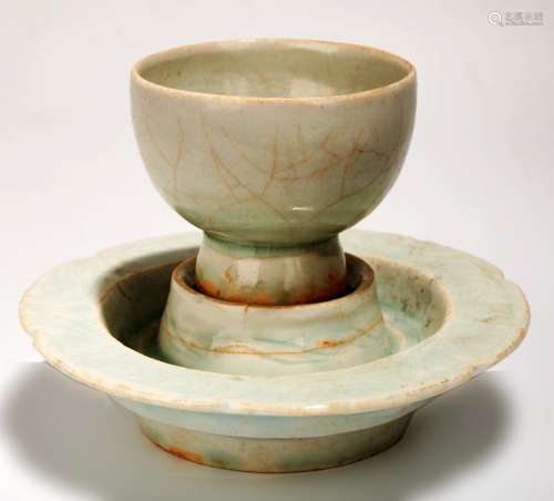 A YINGQING GLAZED CUP AND THE BASE.C016