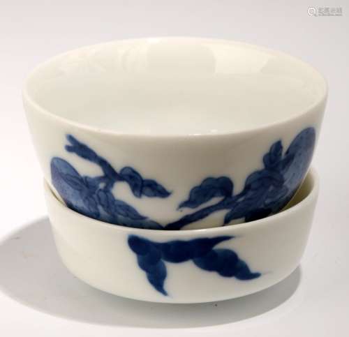 (2) A SET TWO TEA-CALIXES WITH BLUE AND WHITE.C056