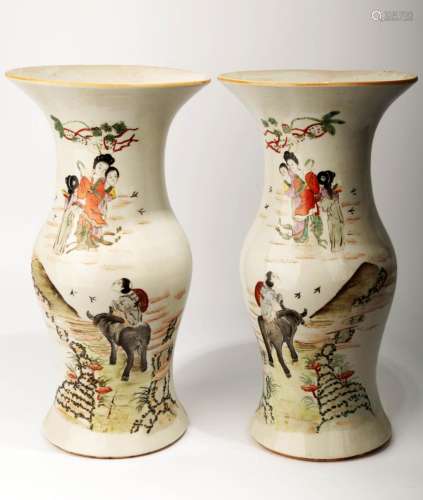 (2) A PAIR OF FAMILLE ROSE VASES.C073.