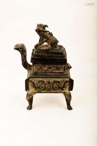 A DOUBLE EAR SQUARE BRONZE CENSER AND COVER. JO79.