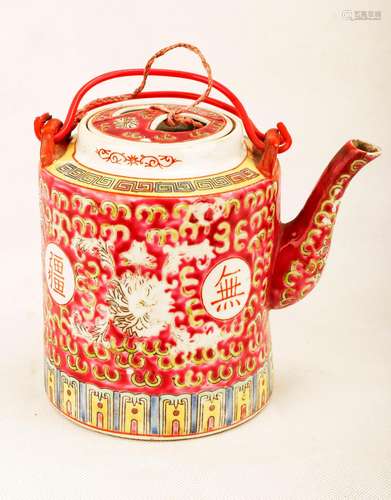 A EXPORT FAMILLE ROSE PORCELAIN TEAPOT.THE BASE MARKED WITH ...