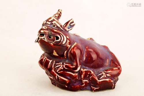 A UNDERGLAZE RED PORCELAIN JIN CHAN ORNAMENT.C340.