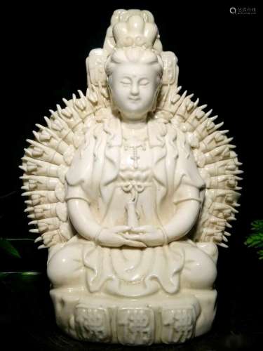 A BLANC DE CHINE FIGURE OF GUANYIN DESIGNED WITH ONE-CHARACT...