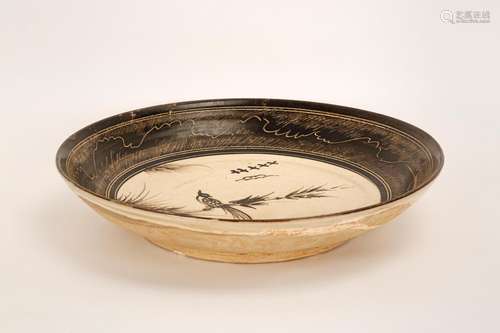 A CIZHOU KILN PORCELAIN DISH PAINTED WITH FLOWER AND BIRD.C6...