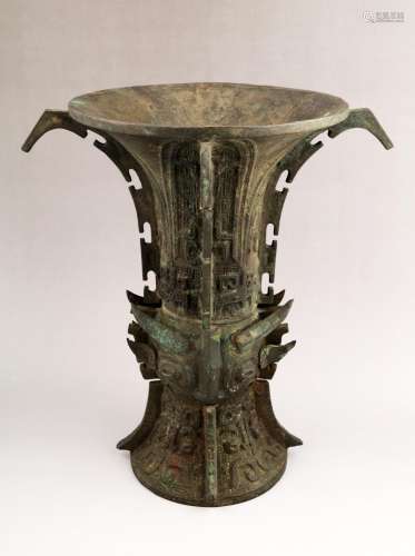A CHINESE QING DYNASTY BRONZE ZUN.