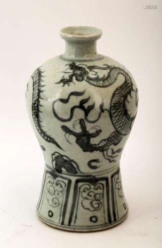 A BLUE AND WHITE VASE, MEIPING