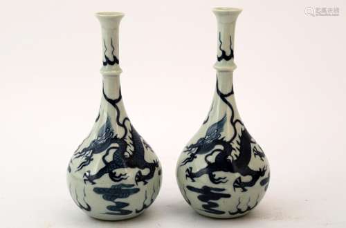 (2) A PAIR OF BLUE AND WHITE VASE.