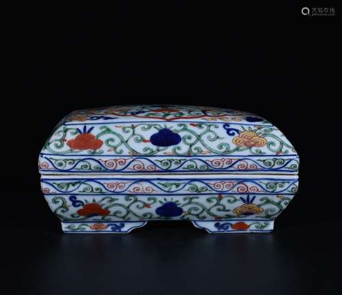 Chinese Wucai Porcelain Cover Box,Mark