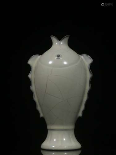 Chinese Guan Ware Porcelain Vase in Double Fish Sh