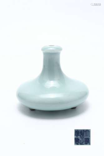 Yongzheng Period Green Glaze Porcelain Vessel, China