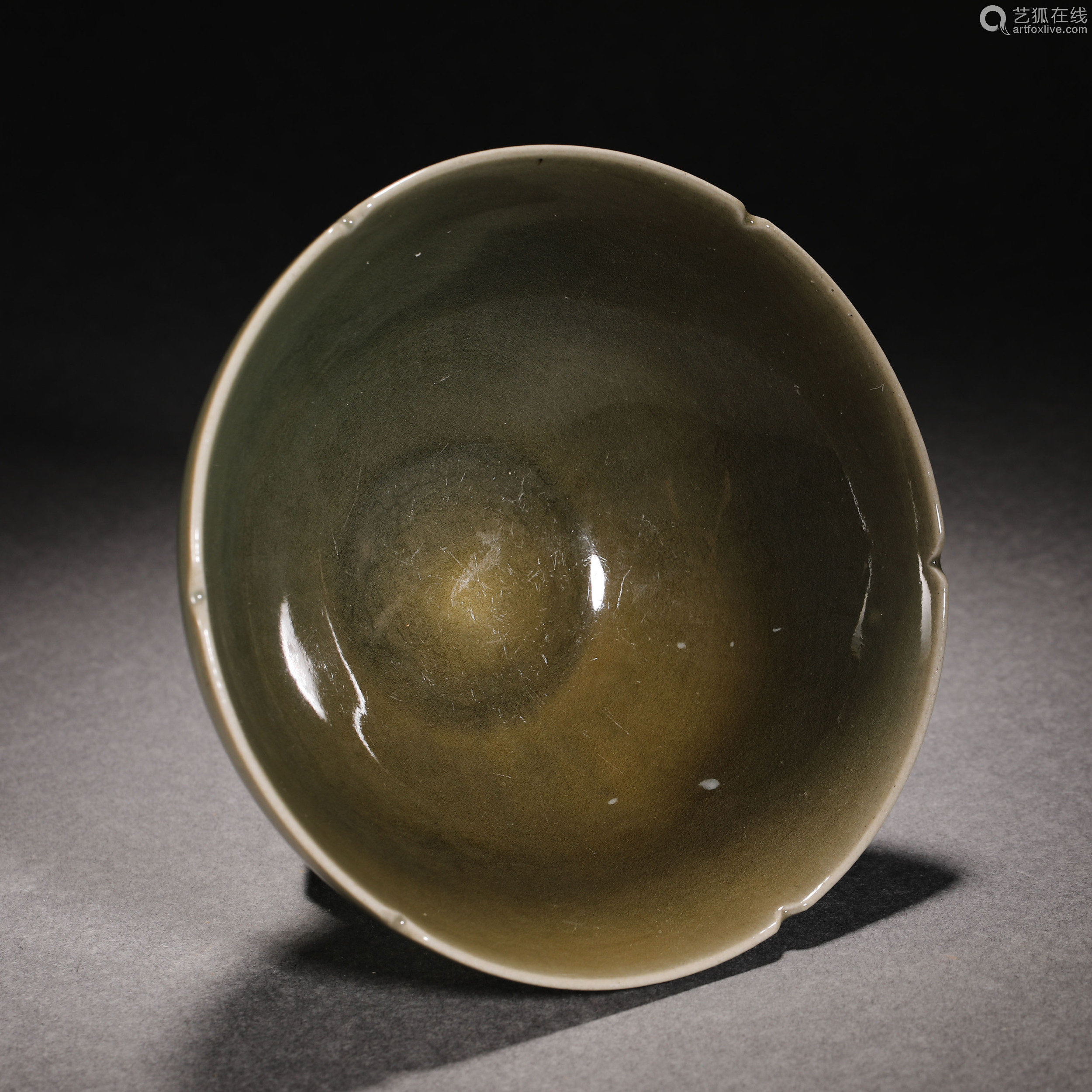 Song Dynasty Celadon Flower Mouth Bowl