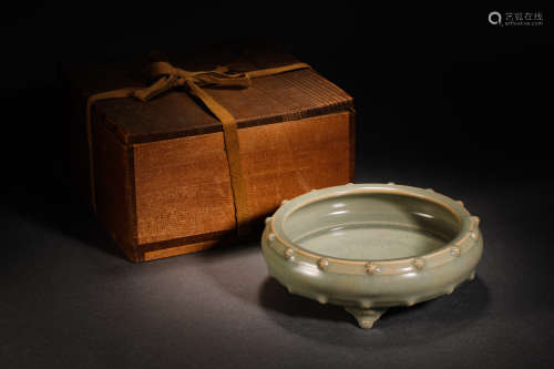 Song Dynasty Celadon Furnace Decorated with Milk Nails