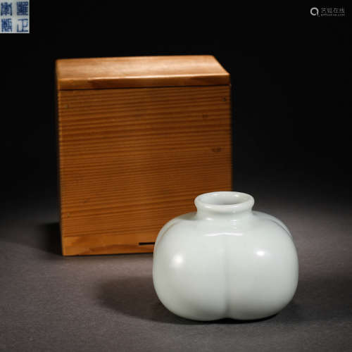 Qing Dynasty Celadon Pumpkin Vase