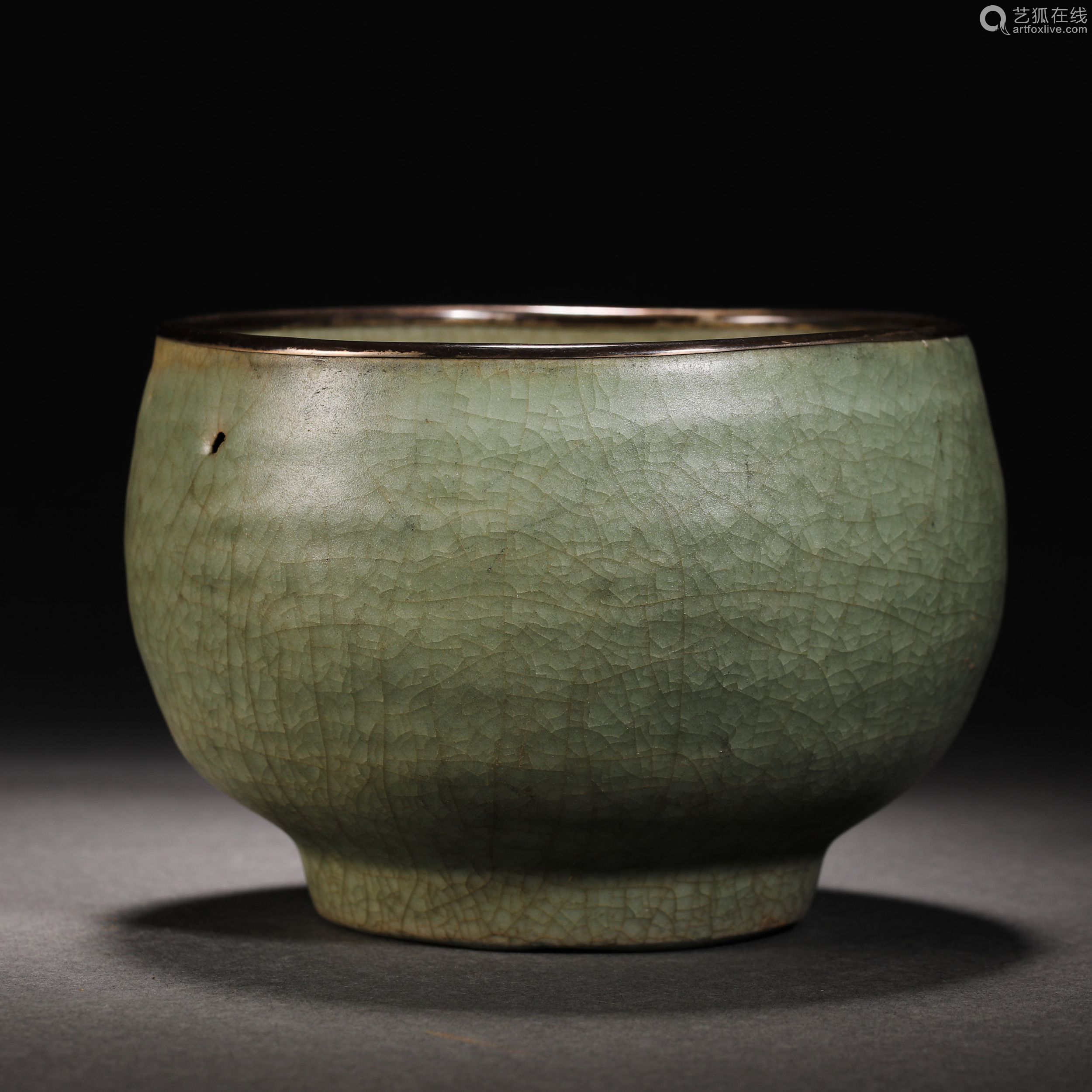Song Dynasty Celadon Covered Bowl