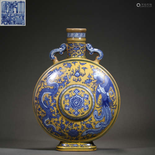 Yellow-glazed dragon-patterned moon-holding vase