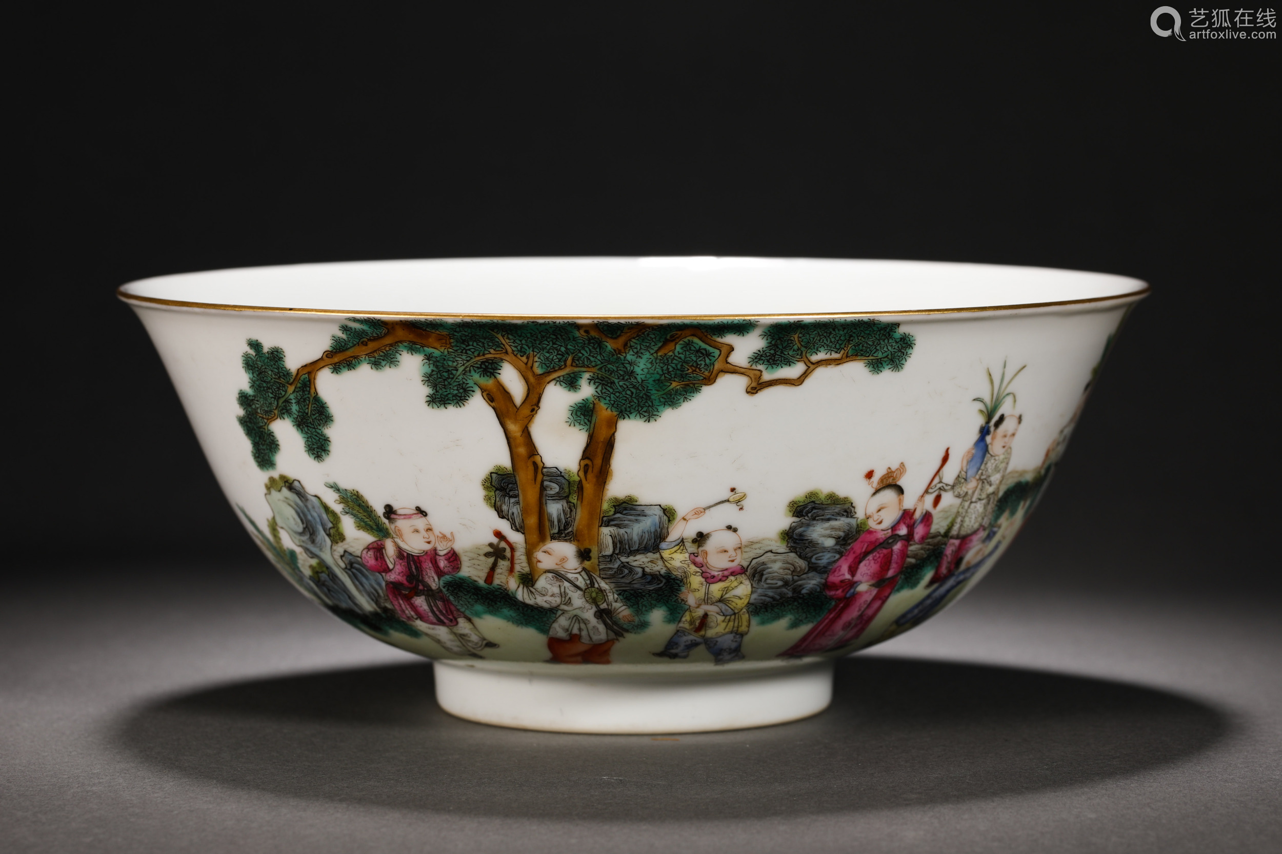 Qing dynasty famille rose figure bowl