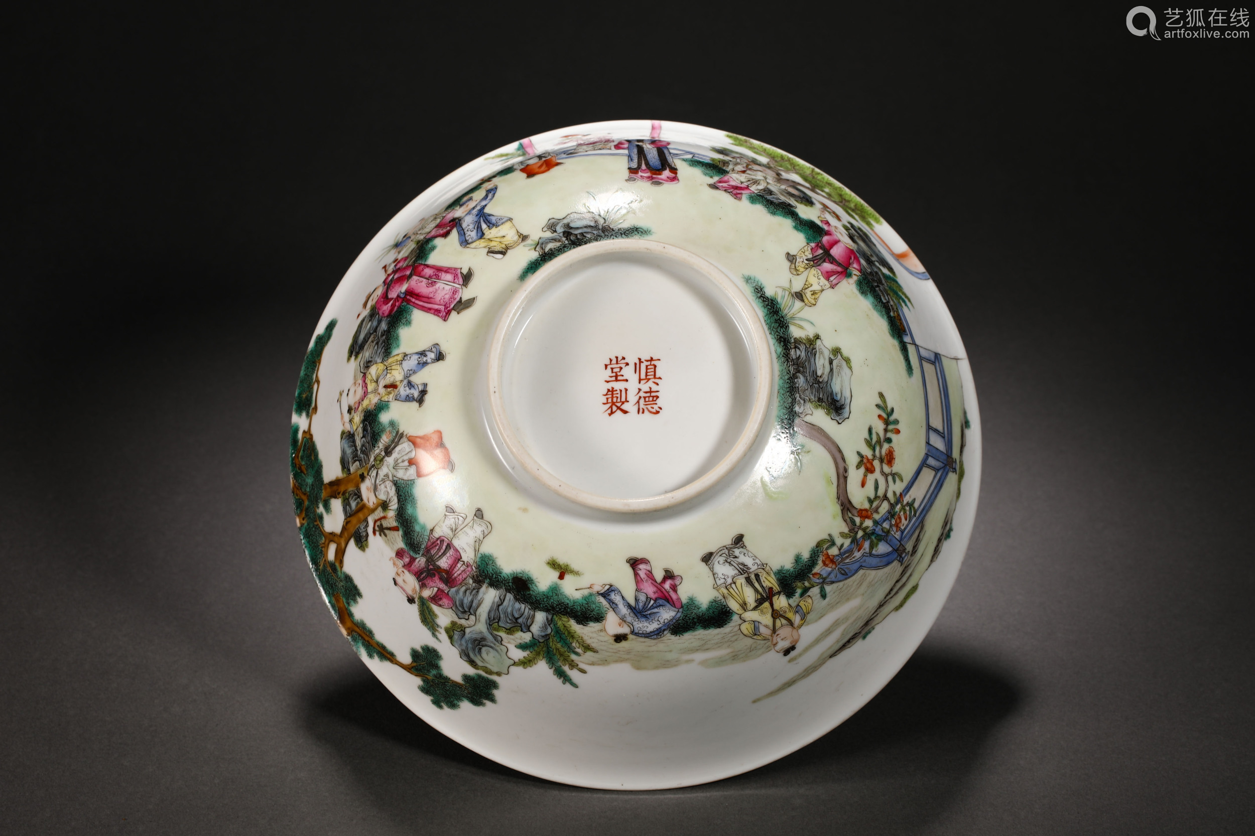 Qing dynasty famille rose figure bowl