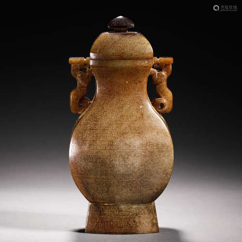 Han dynasty Hetian jade beast first back to the grain bottle