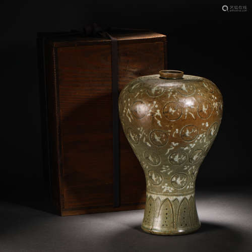Song Dynasty Korean Porcelain Flower Plum Vase