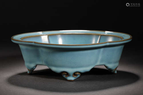 Song Dynasty Jun Porcelain Four-legged Plate