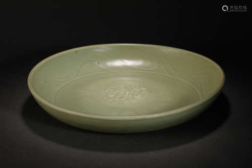 Ming Dynasty Celadon Plate with Dragon Pattern