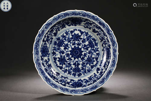 Ming Dynasty blue and white flowers large plate