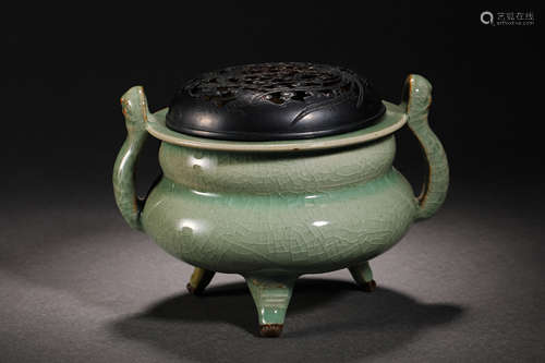 Qing Dynasty celadon incense burner