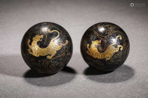 Han Dynasty crystal bead with gold inlaid beast pattern