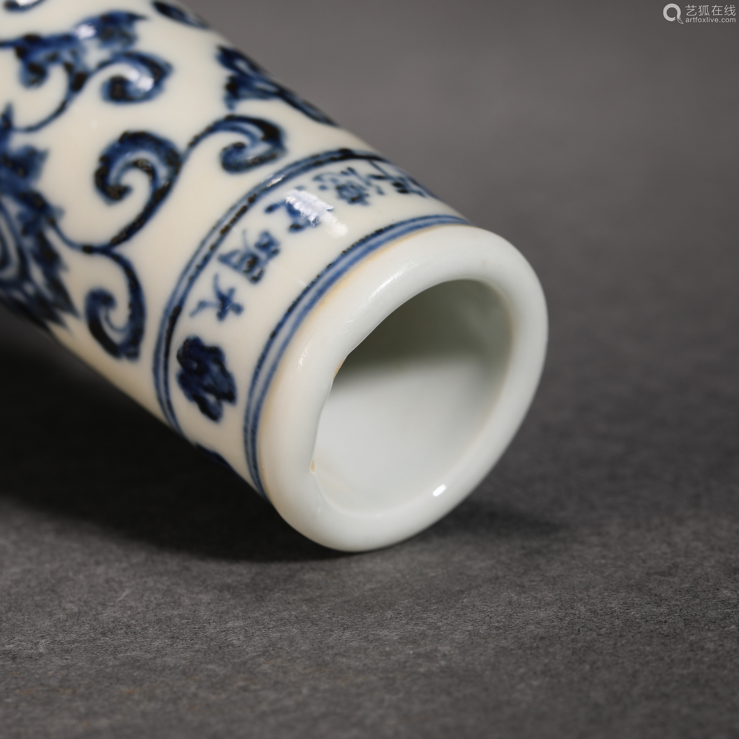 Qing Dynasty blue and white flower vase