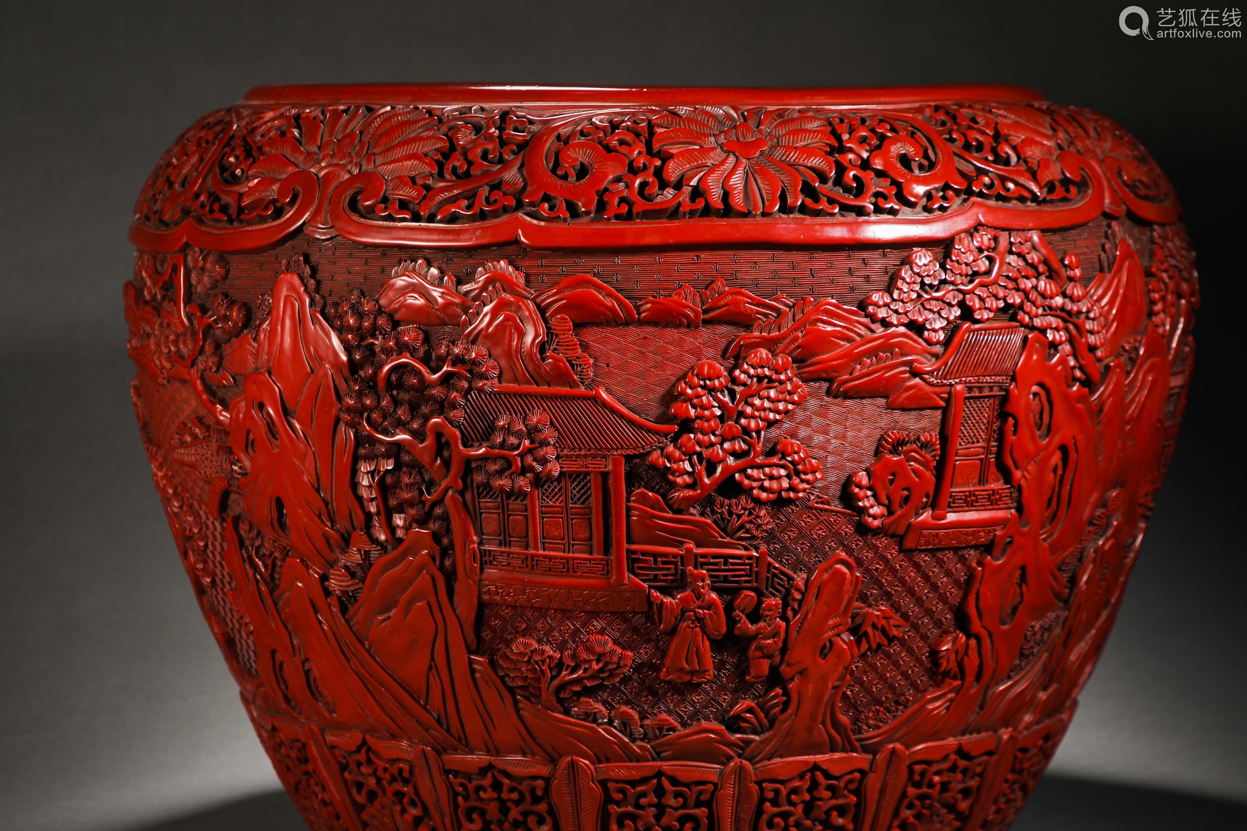Qing dynasty red tinted large jar with flower pattern