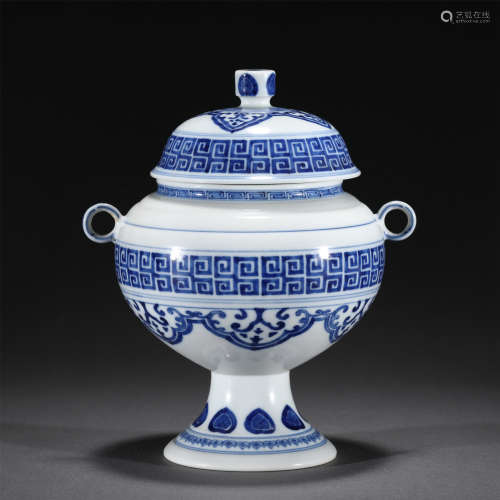 A BLUE AND WHITE PORCELAIN LIDDED JAR,QIANLONG