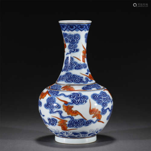 A BLUE AND WHITE IRON RED GLAZE PORCELAIN VASE,XUANTONG