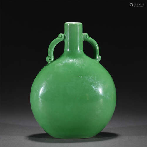 A GRREN GLAZE PORCELAIN FLASK MOON VASE,QIANLONG