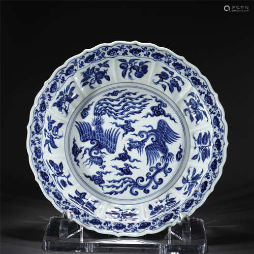 A BLUE AND WHITE PORCELAIN DISH,MING