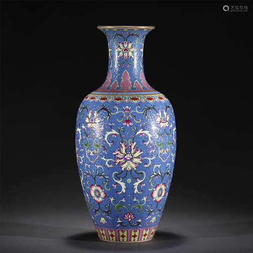 A FAMILLE ROSE PORCELAIN VASE,QIANLONG