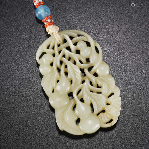 A WHITE JADE PENDANT,QING