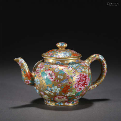 A GOLDEN GLAZE FAMILLE ROSE PORCELAIN TEAPOT,YONGZHENG