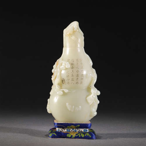 A JADE DOUBLE-GOURDS VASE