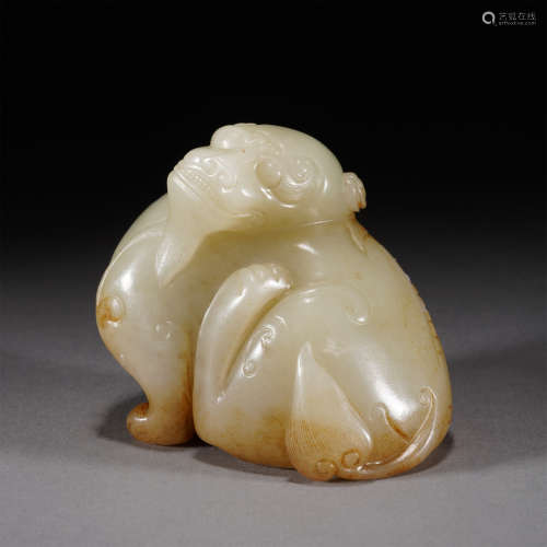 A WHITE JADE BEAST PAPER WEIGHT,QING