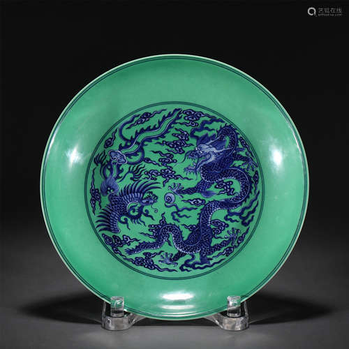 A GREEN GLAZE BLUE AND WHITE PORCELAIN DISH,YONGZHENG