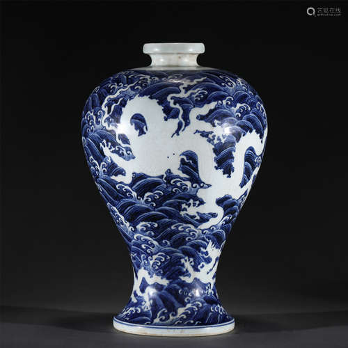 A BLUE AND WHITE PORCELAIN VASE,MING