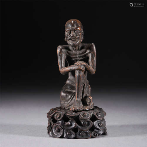 A CHENXIANG CARVED LUOHAN STATUE,QING